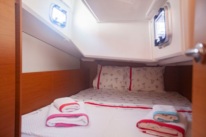 Jeanneau Sun Odyssey 380 | Ocean Breeze