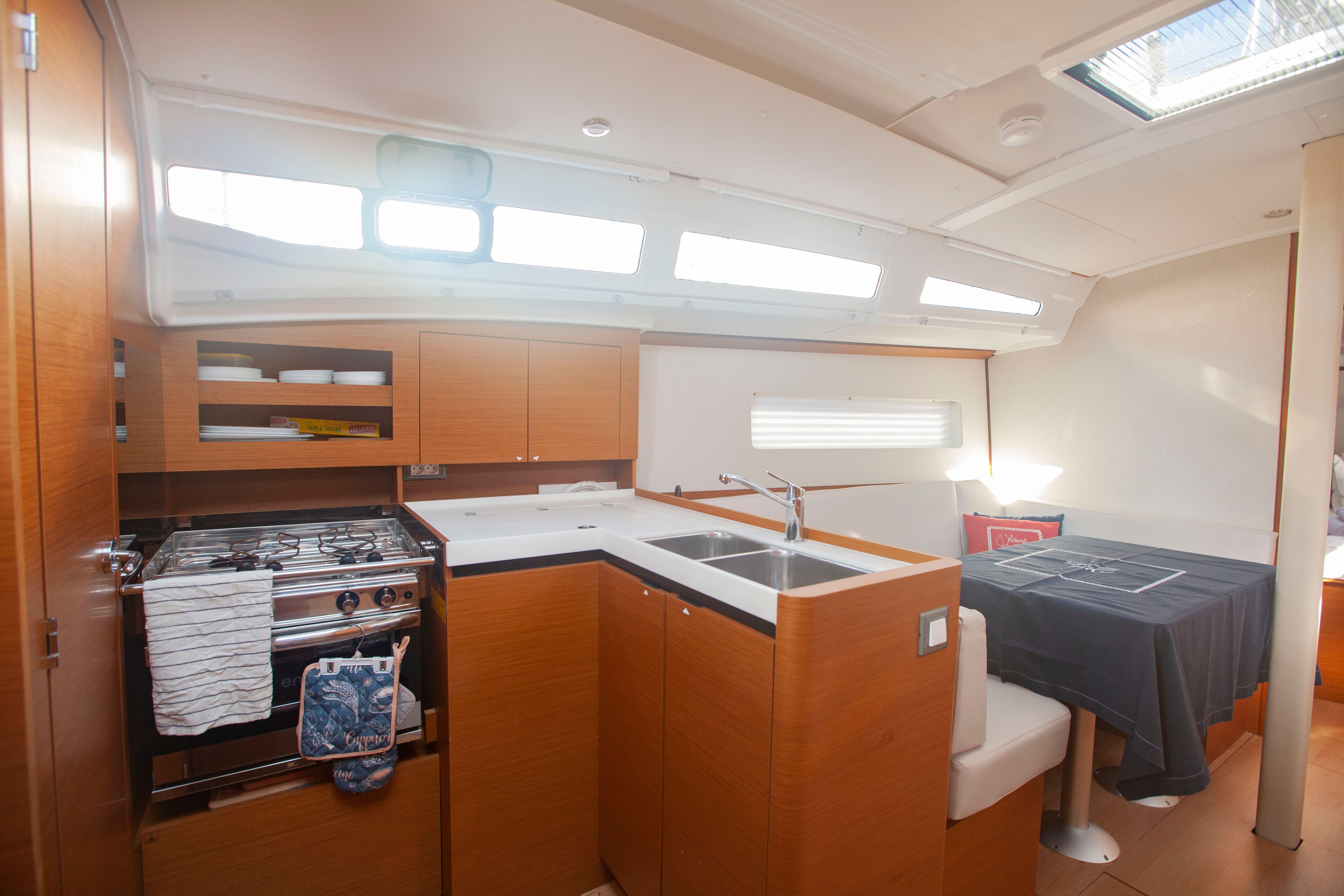 Jeanneau Sun Odyssey 380 | Ocean Breeze