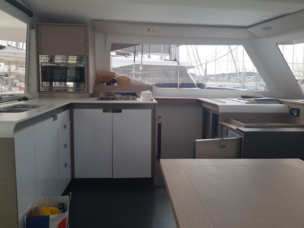Fountaine Pajot Isla 40 | Sailor Venus
