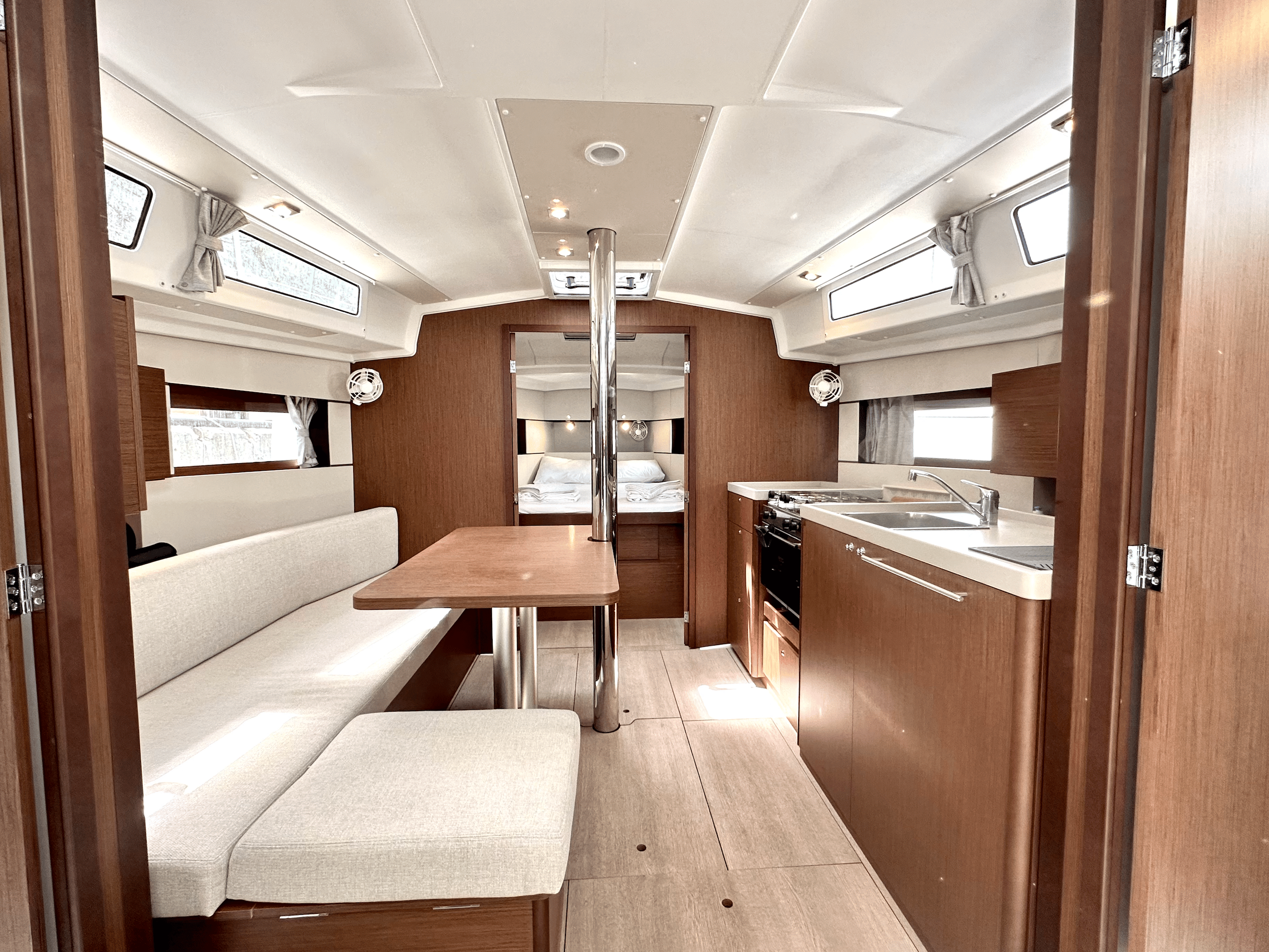 Beneteau Oceanis 38.1 | Sail Lyra