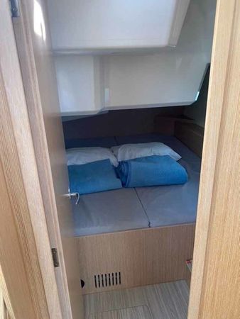 Bavaria C42 | Sideways