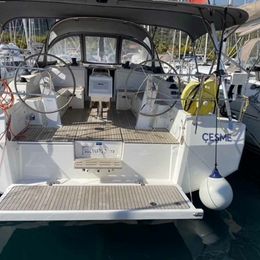 Bavaria C42 | Sideways