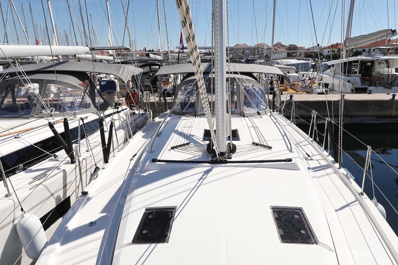 Bavaria C42 | Antares