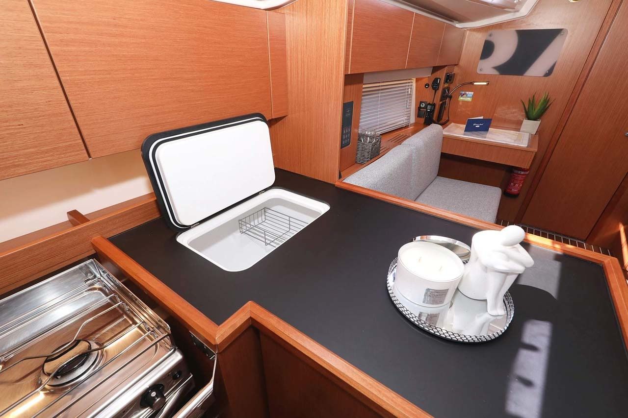 Bavaria C42 | Antares
