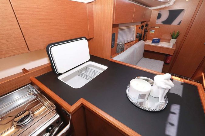 Bavaria C42 | Antares
