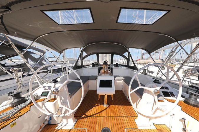 Bavaria C42 | Leya