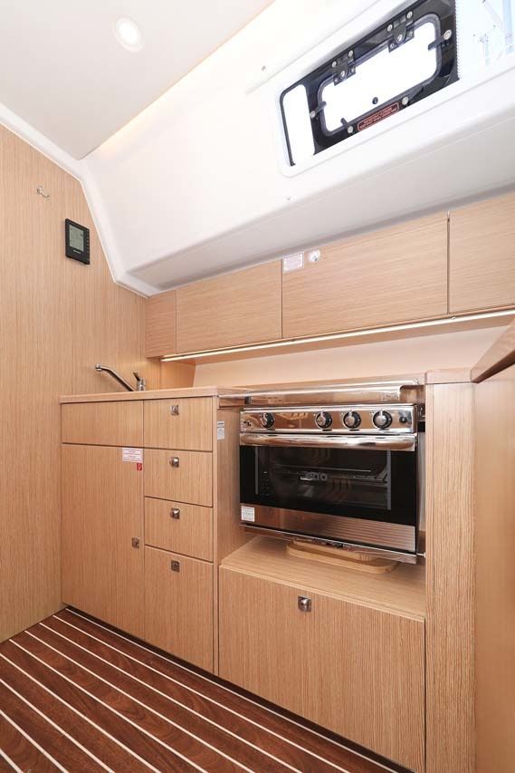 Bavaria C42 | Leya