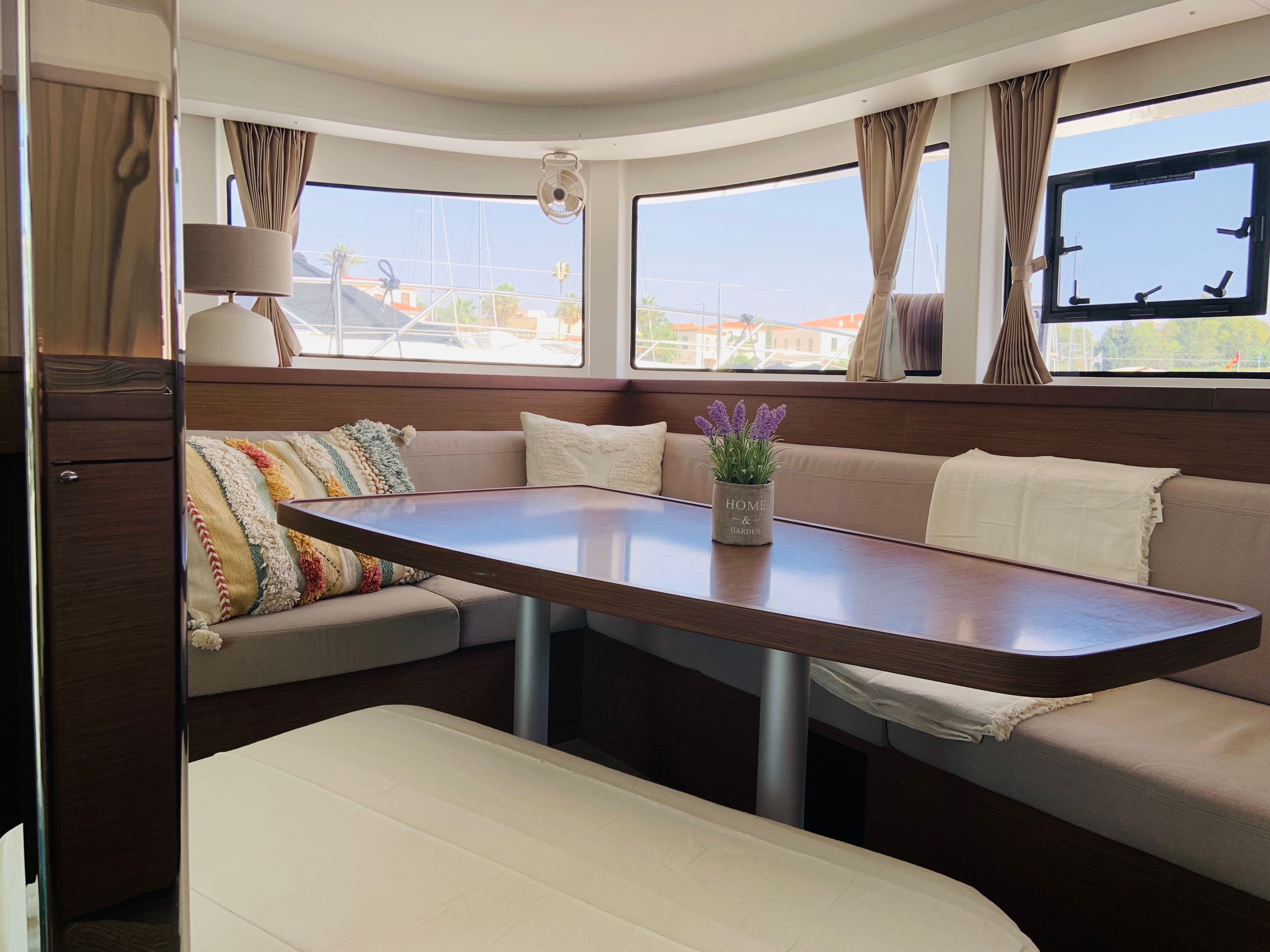 Lagoon 42 | LiveBlue