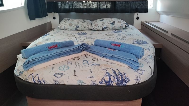 Fountaine Pajot Isla 40 | Blue Orion