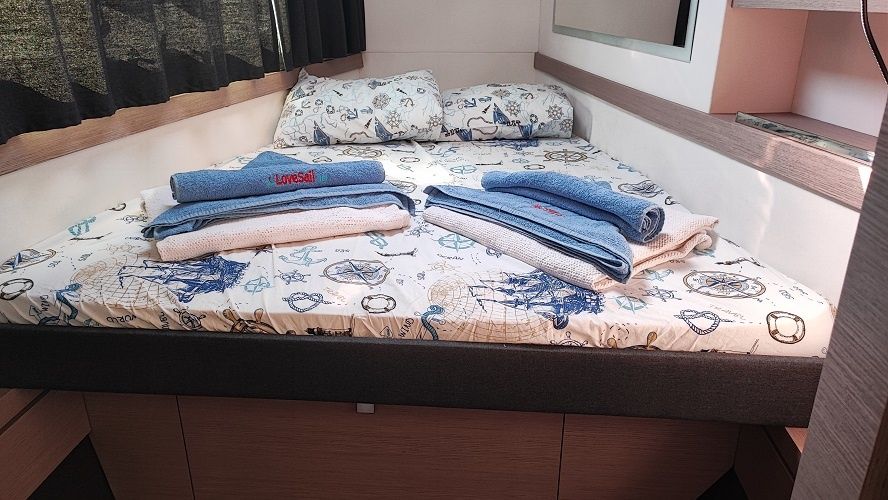 Fountaine Pajot Isla 40 | Blue Orion