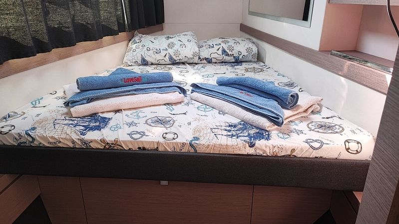 Fountaine Pajot Isla 40 | Blue Orion