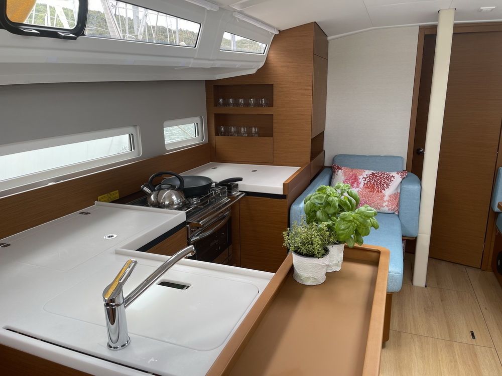 Jeanneau Sun Odyssey 410 | Rosso Bianco