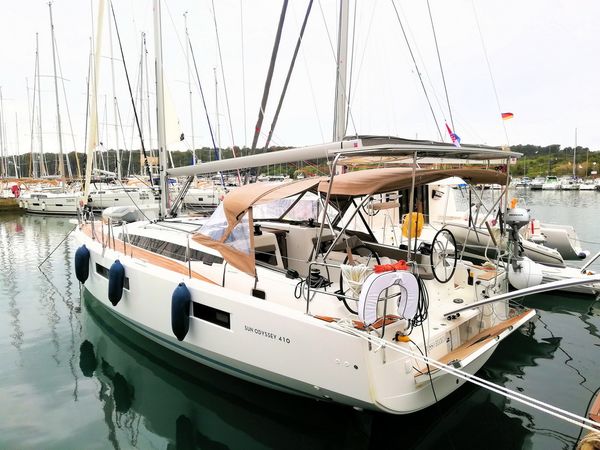 Jeanneau Sun Odyssey 410 | Rosso Bianco