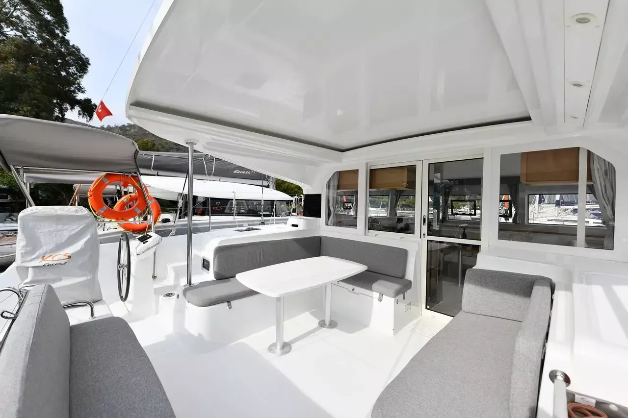 Excess 12 | Kalevezi