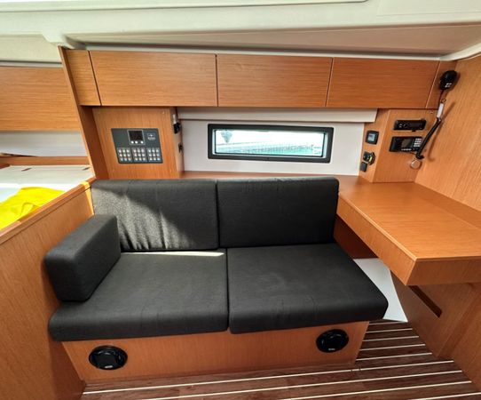Bavaria C42 | Silver 7