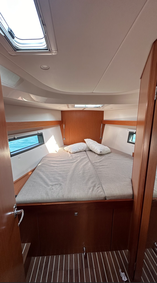 Bavaria C42 | Silver 7