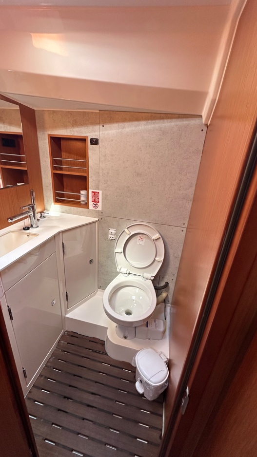 Bavaria C42 | Silver 7