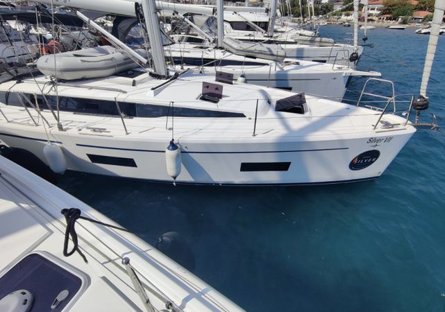 Bavaria C42 | Silver 7