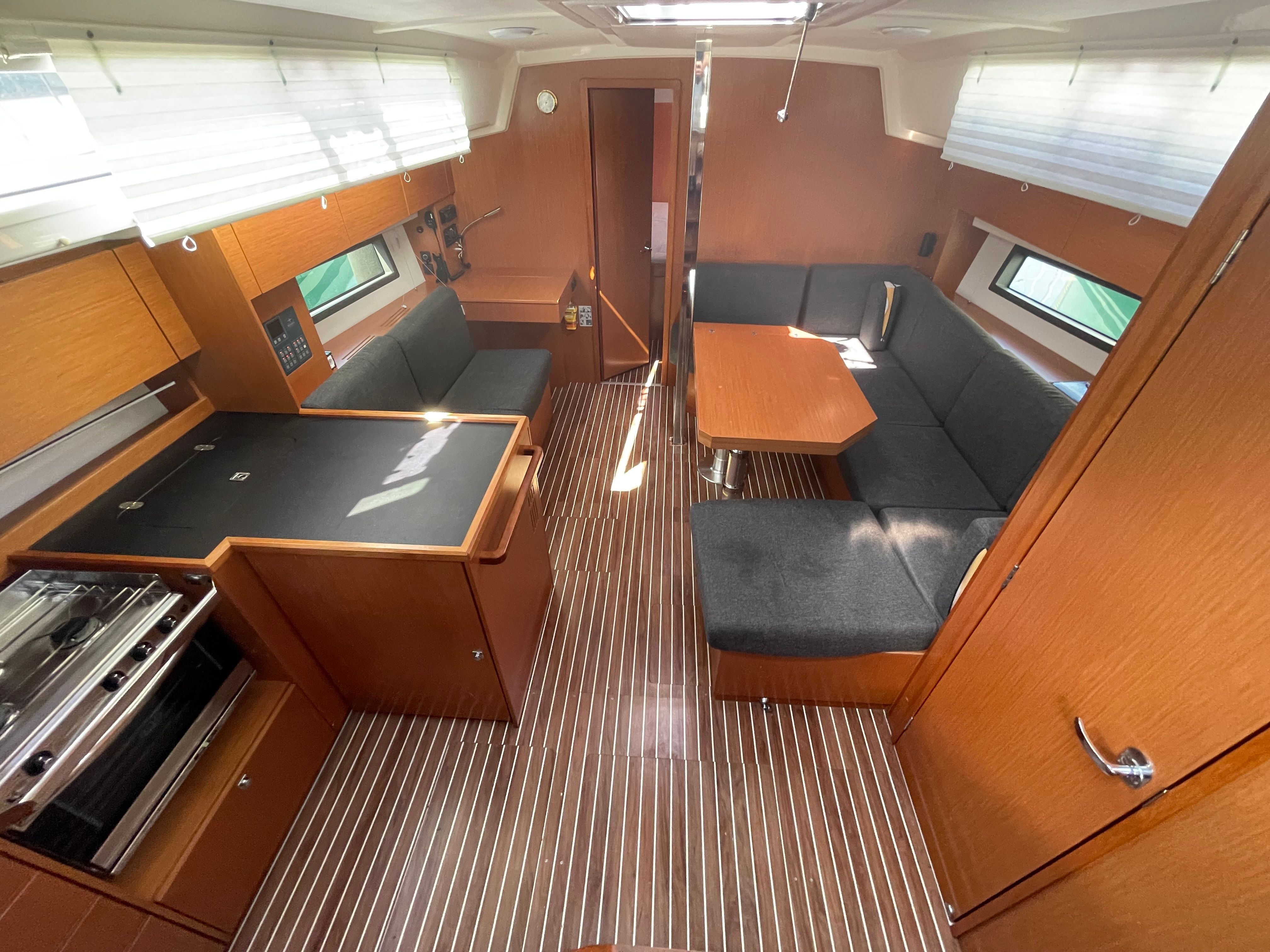 Bavaria C42 | Silver 7
