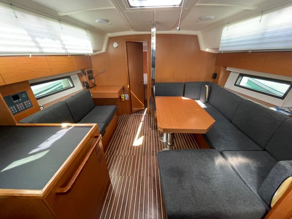 Bavaria C42 | Silver 7