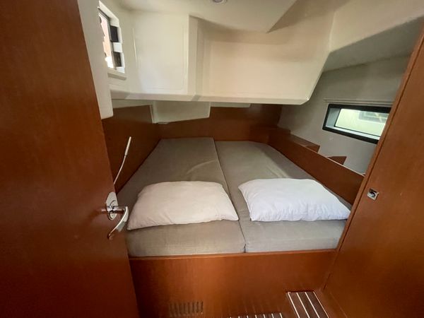 Bavaria C42 | Silver 7