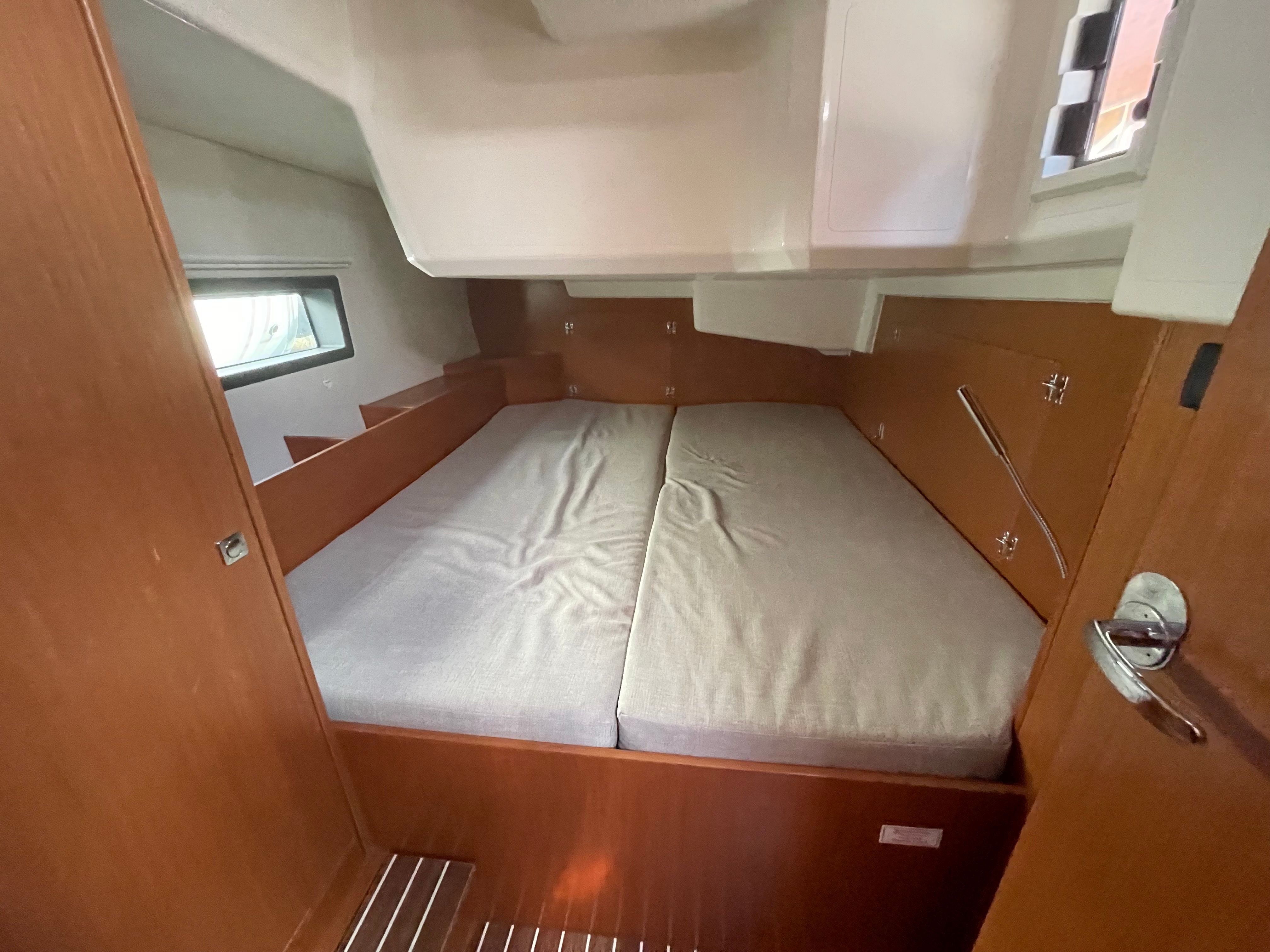 Bavaria C42 | Silver 7