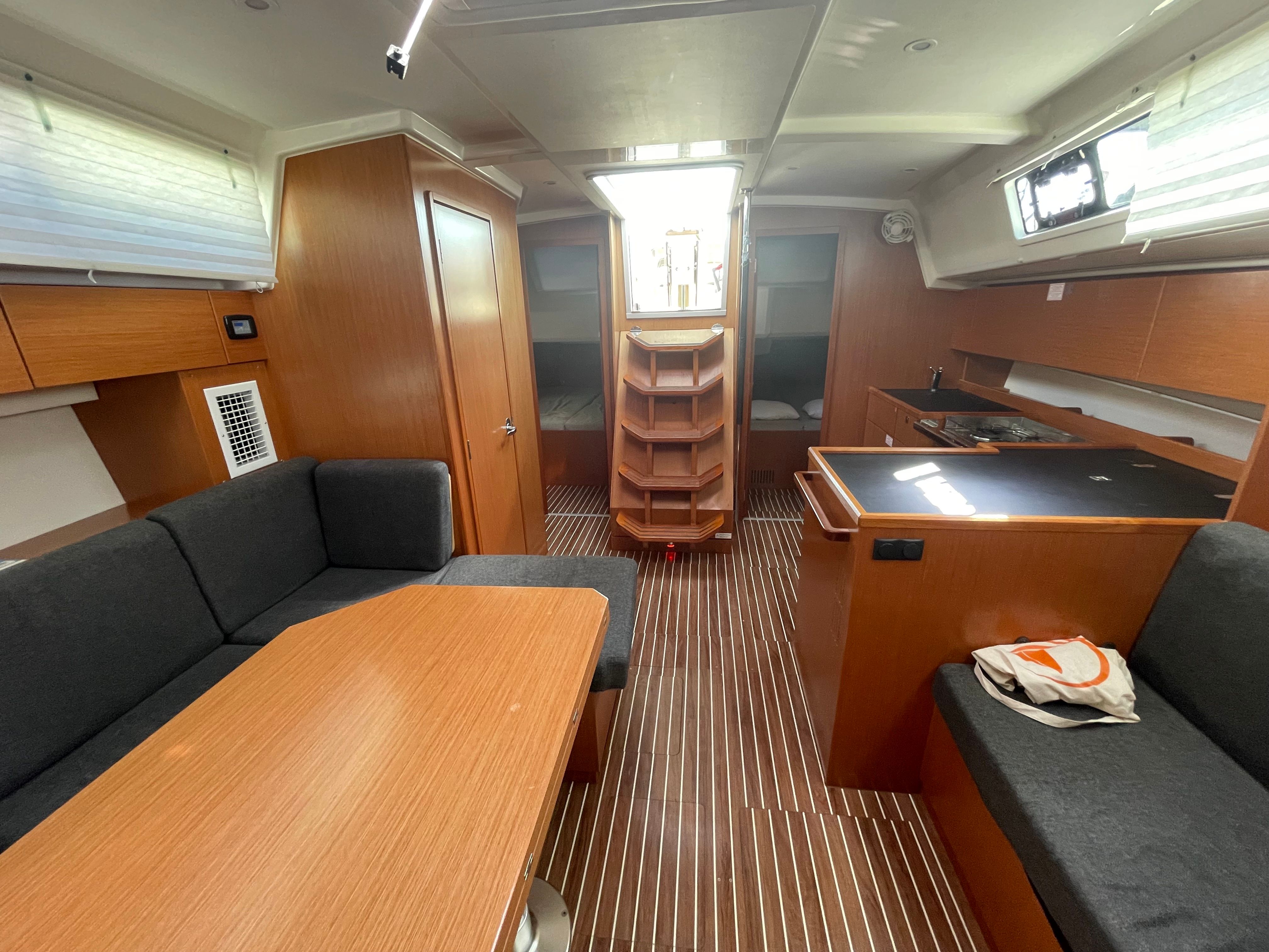 Bavaria C42 | Silver 7