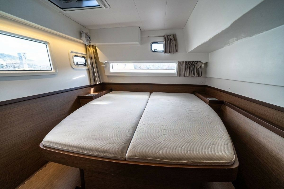 Lagoon 42 | Silver 8