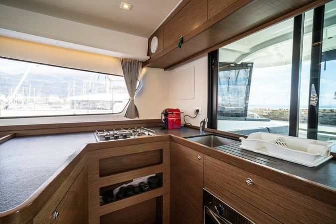 Lagoon 42 | Silver 8