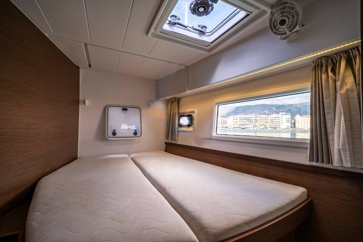 Lagoon 42 | Silver 8