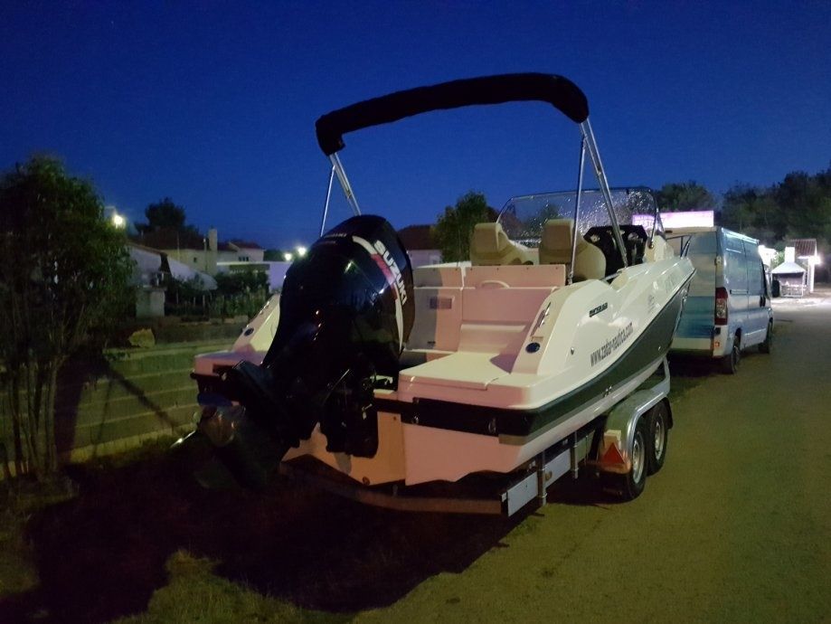 Quicksilver 675 Activ | Sundeck