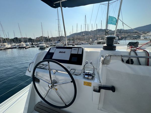 Lagoon 42 | Three Little Birds