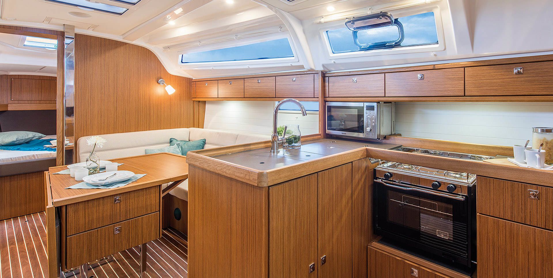 Bavaria Cruiser 37 | Sixteen