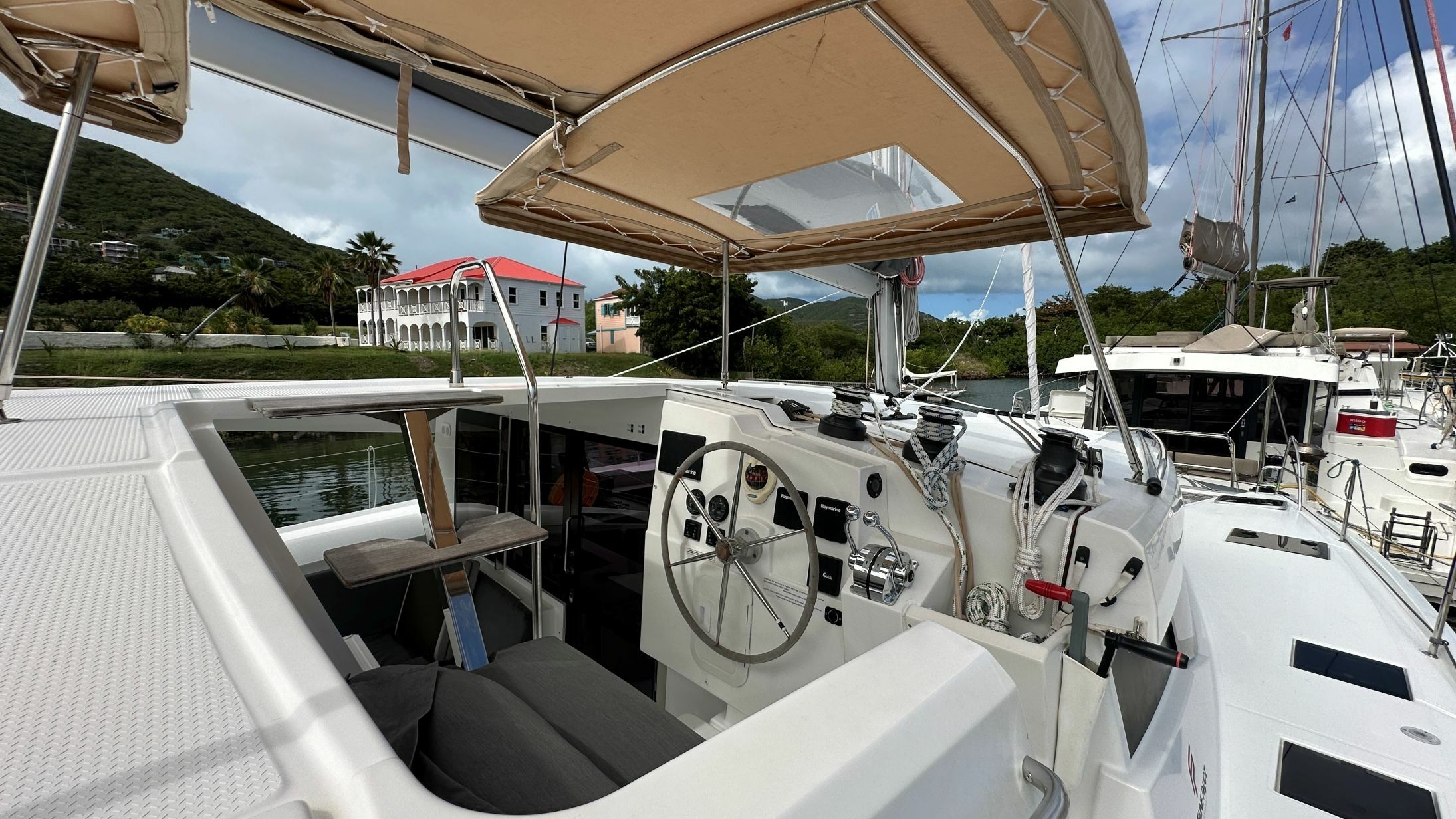 Fountaine Pajot Lucia 40 | Quarda Jeepi
