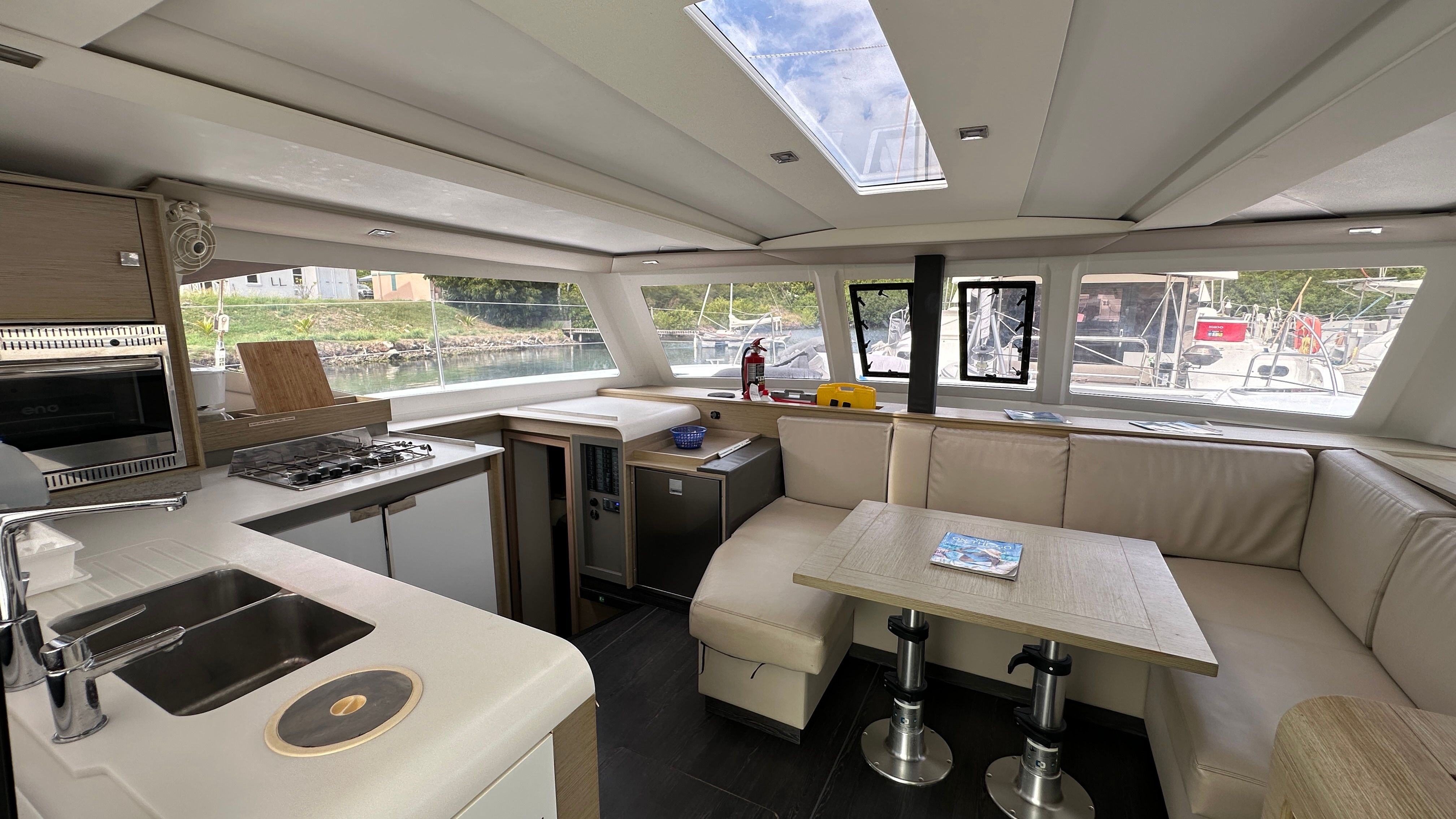 Fountaine Pajot Lucia 40 | Quarda Jeepi