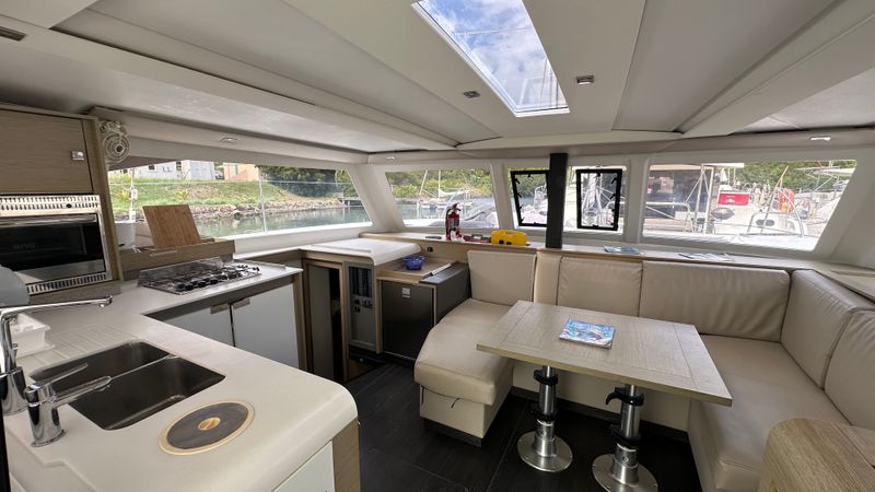 Fountaine Pajot Lucia 40 | Quarda Jeepi