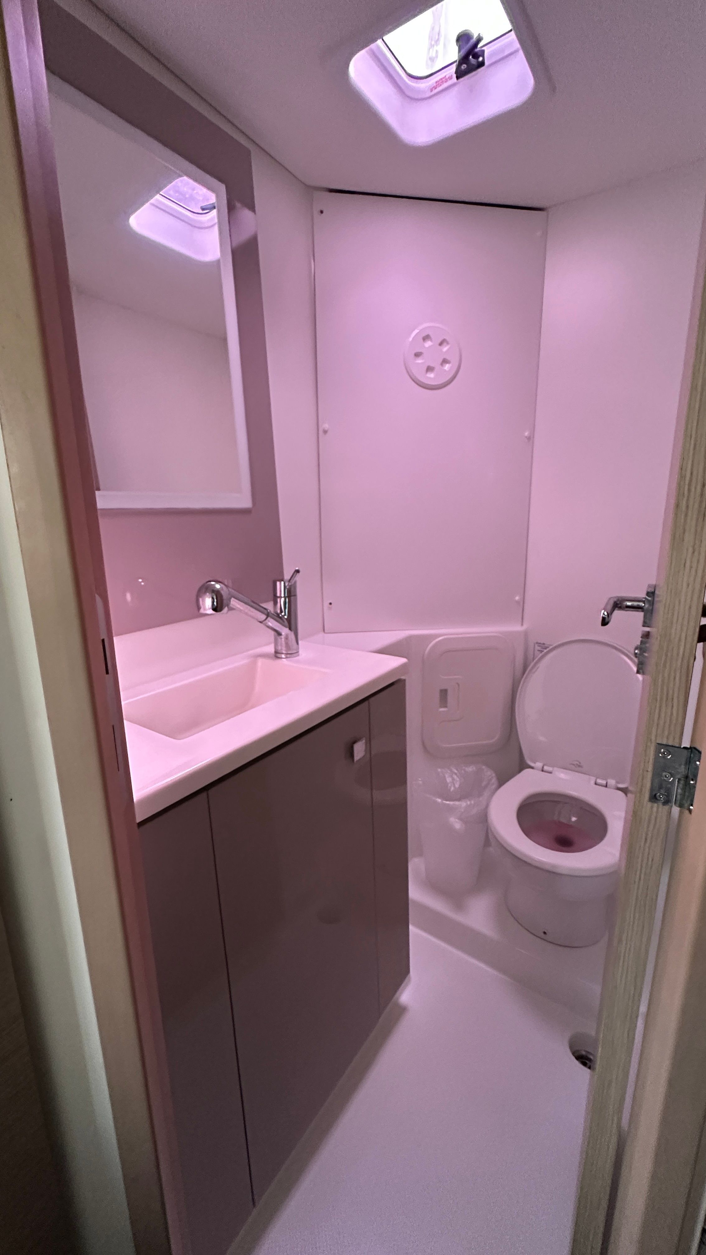 Fountaine Pajot Lucia 40 | Quarda Jeepi