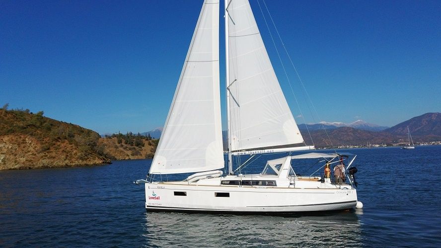Beneteau Oceanis 38.1 | Rosa Bella
