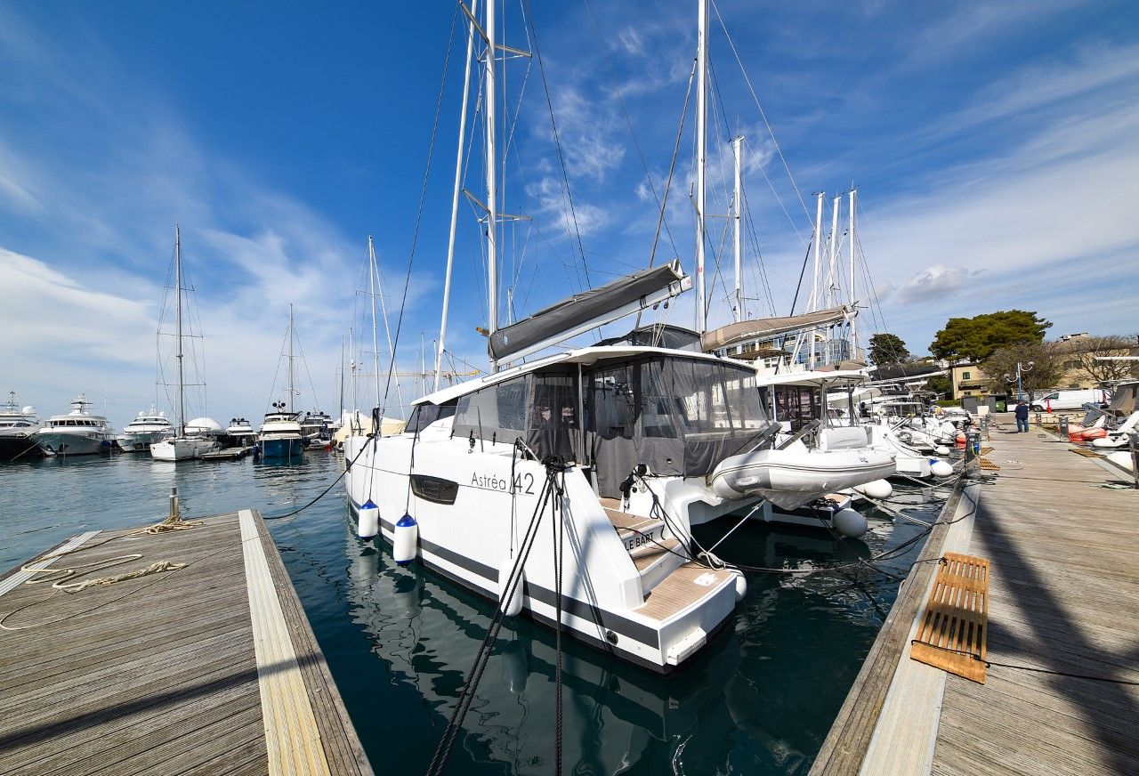 Fountaine Pajot Astrea 42 | Le Bart