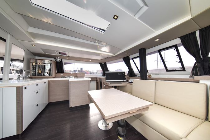 Fountaine Pajot Astrea 42 | Le Bart