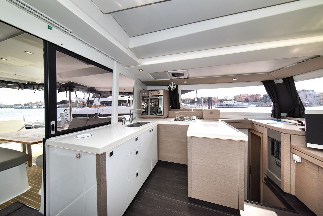 Fountaine Pajot Astrea 42 | Le Bart