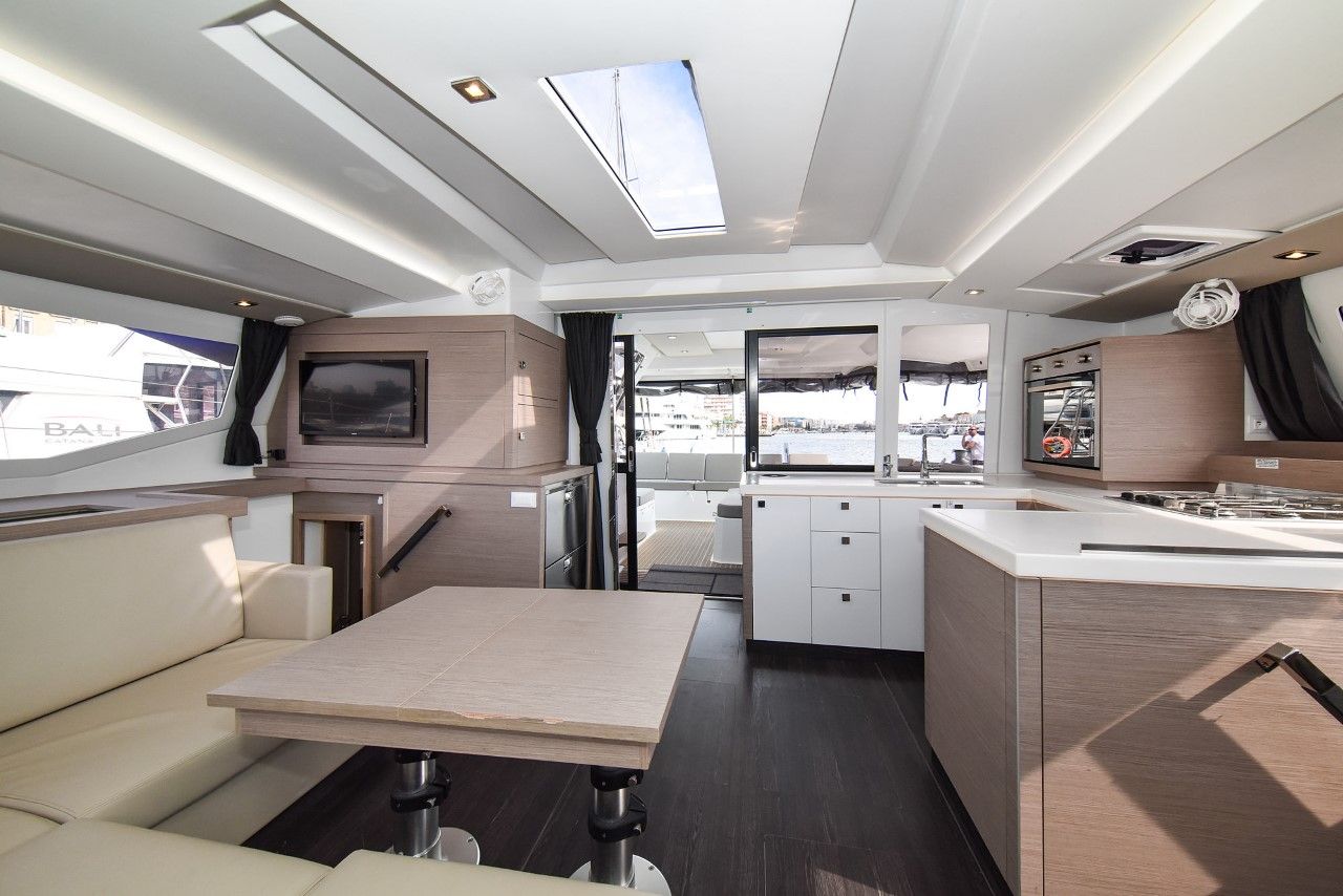 Fountaine Pajot Astrea 42 | Le Bart