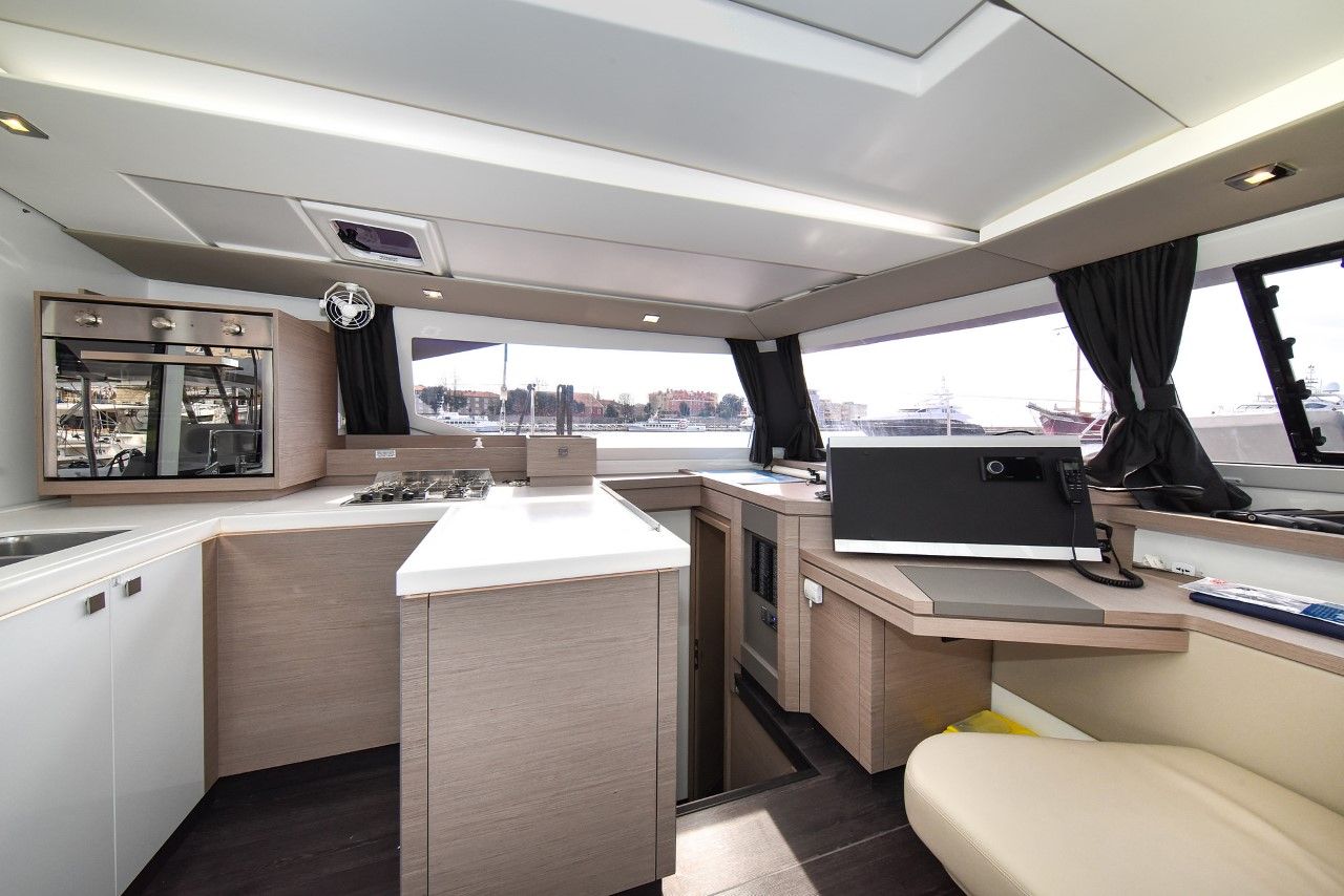Fountaine Pajot Astrea 42 | Le Bart