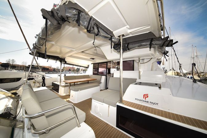 Fountaine Pajot Astrea 42 | Le Bart
