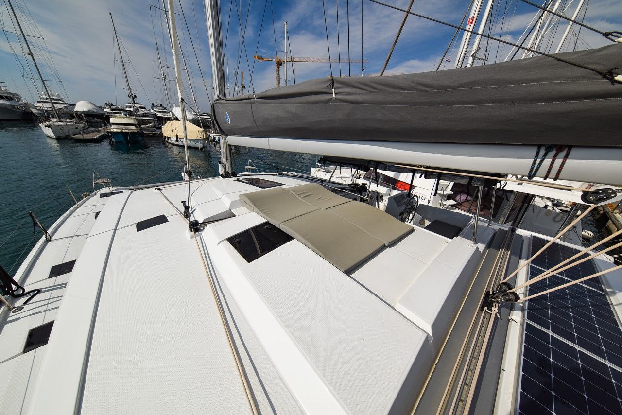 Fountaine Pajot Astrea 42 | Le Bart