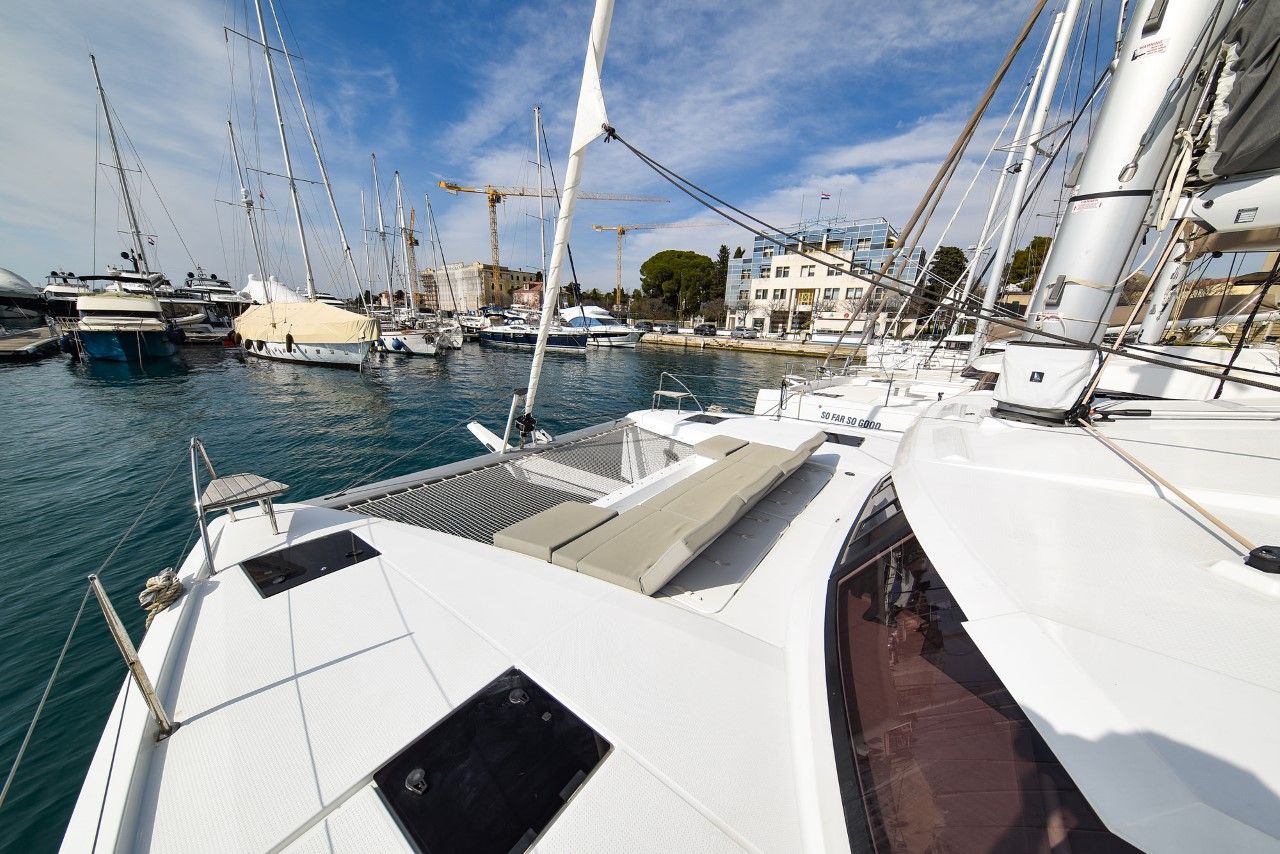 Fountaine Pajot Astrea 42 | Le Bart