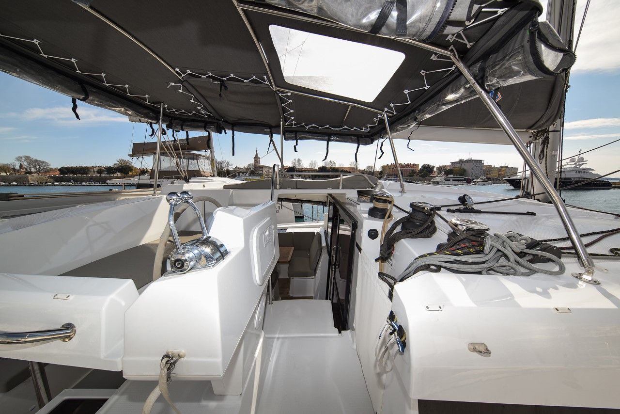 Fountaine Pajot Astrea 42 | Le Bart