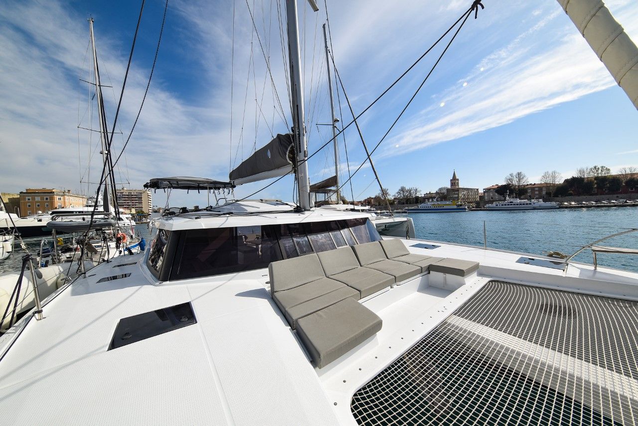 Fountaine Pajot Astrea 42 | Le Bart