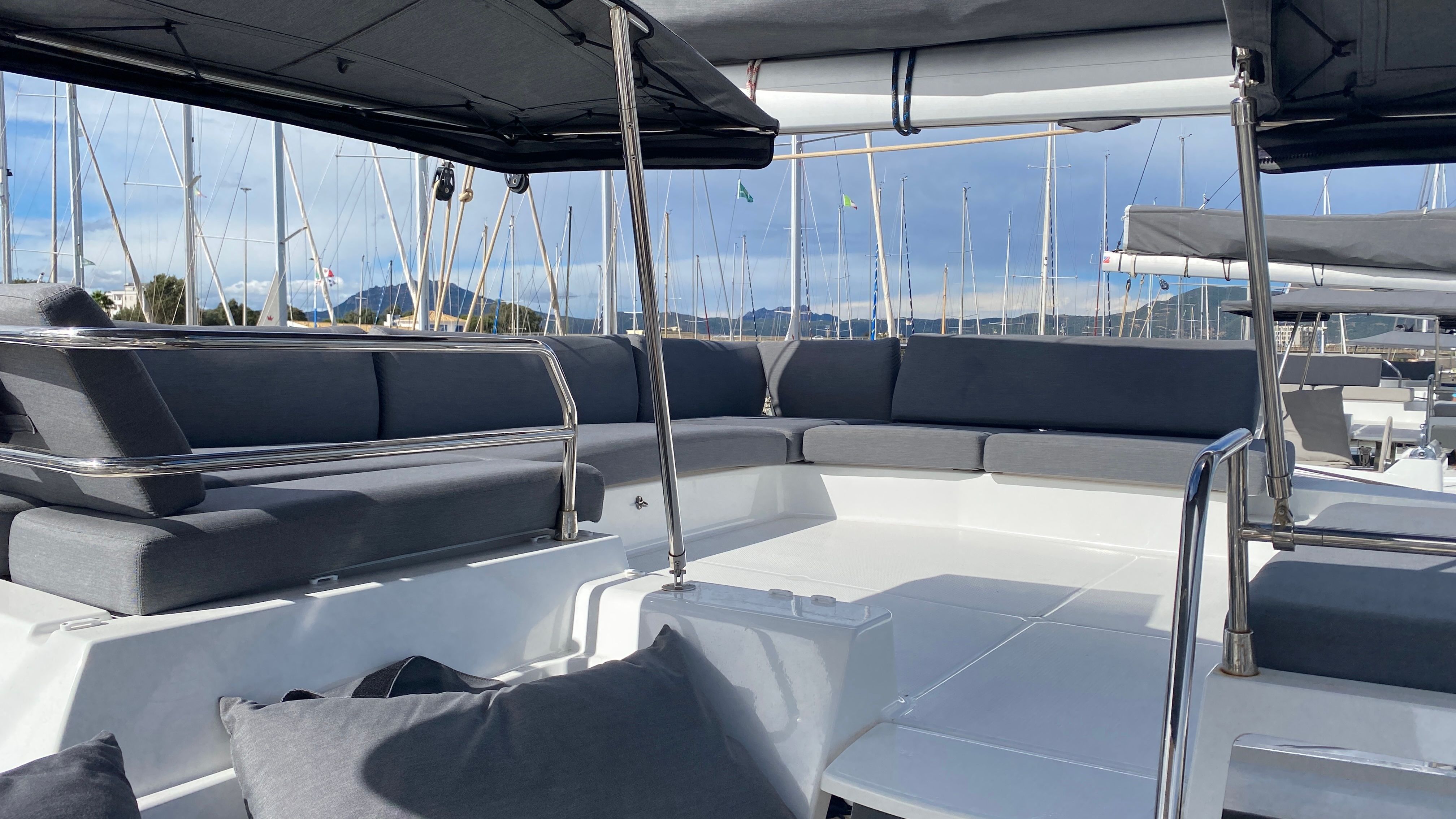 Fountaine Pajot Tanna 47 | Tikoa