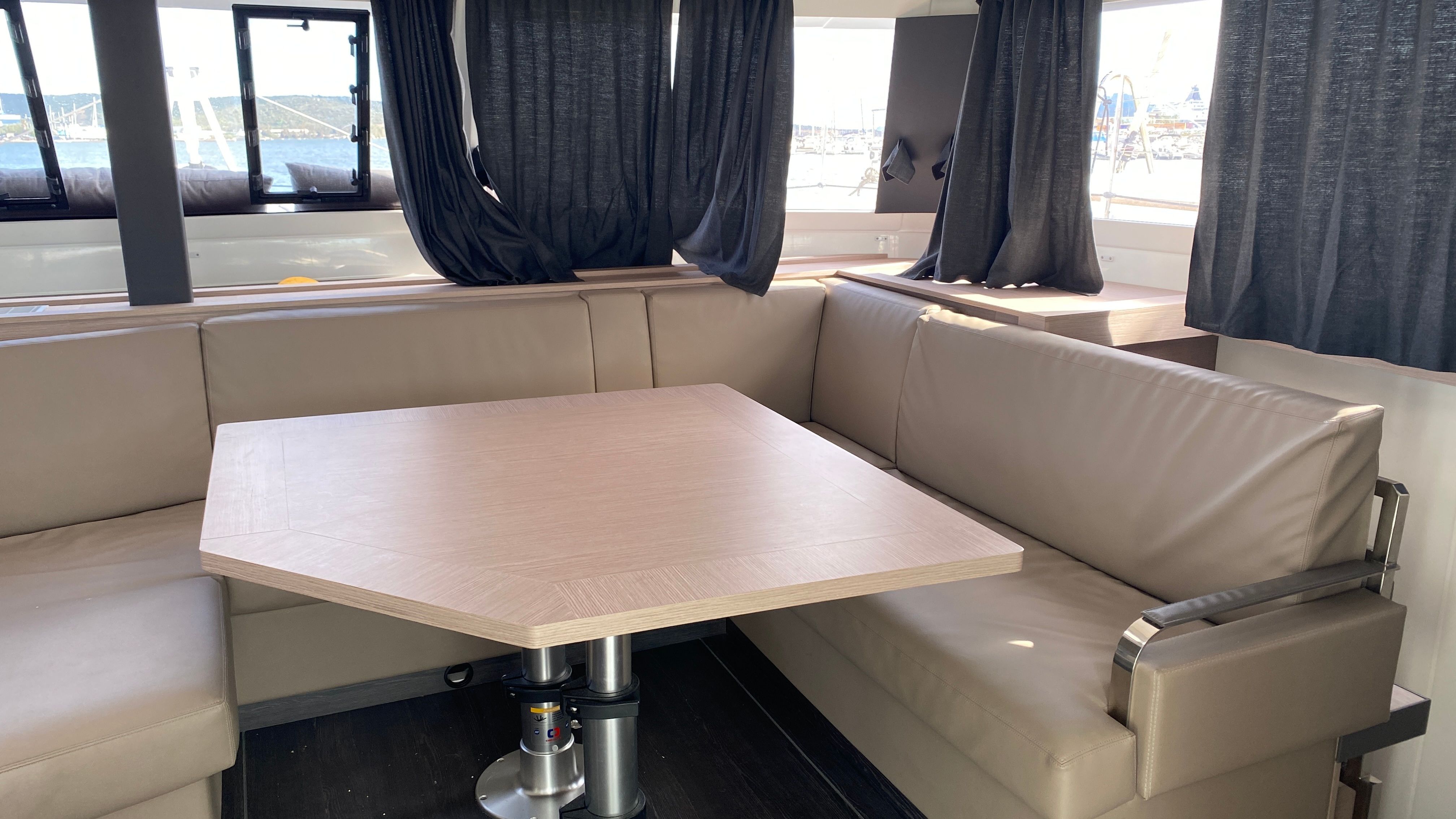 Fountaine Pajot Tanna 47 | Tikoa